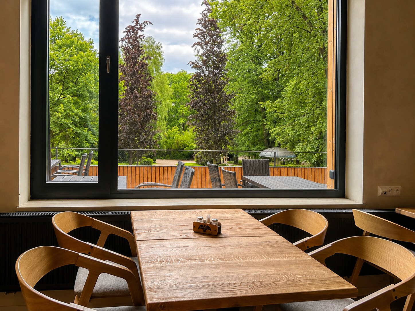 Restaurant Javorka avec vue sur le parc